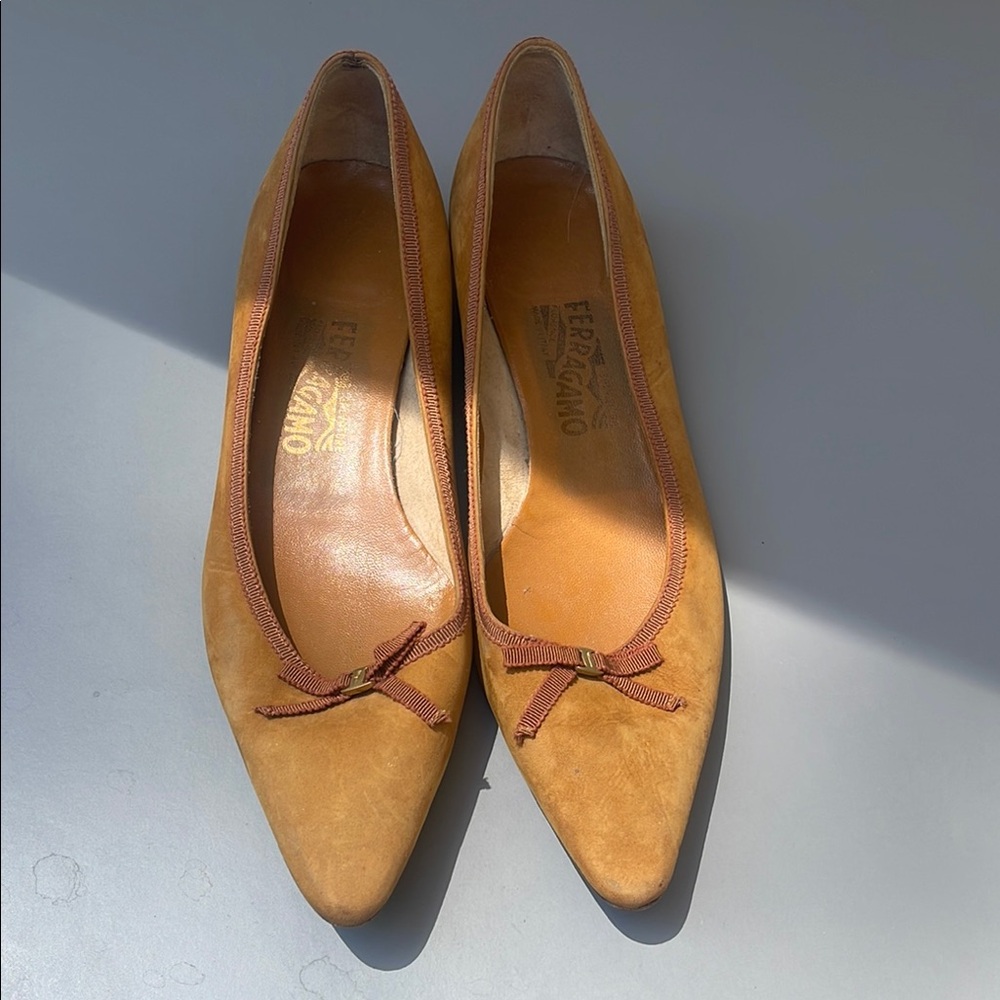 USED Salvatore Ferragamo Tan/Mustard Leather Flats Minimalist, size 10 Narrow
